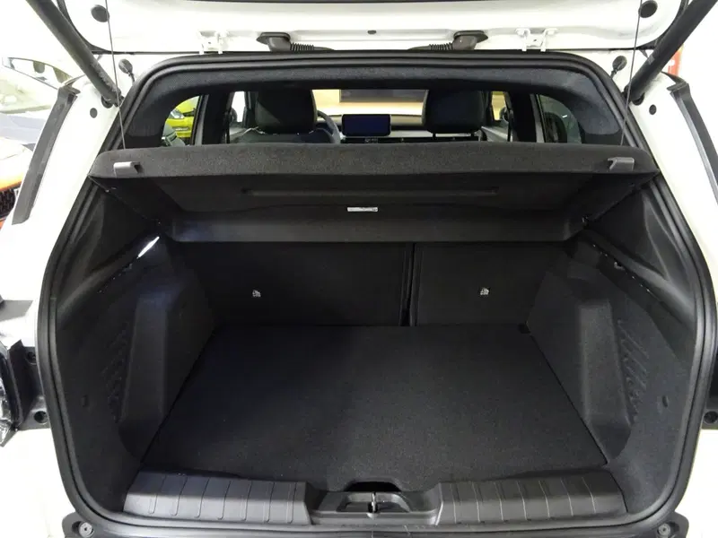 Jeep Avenger nuova a Lucca (14)