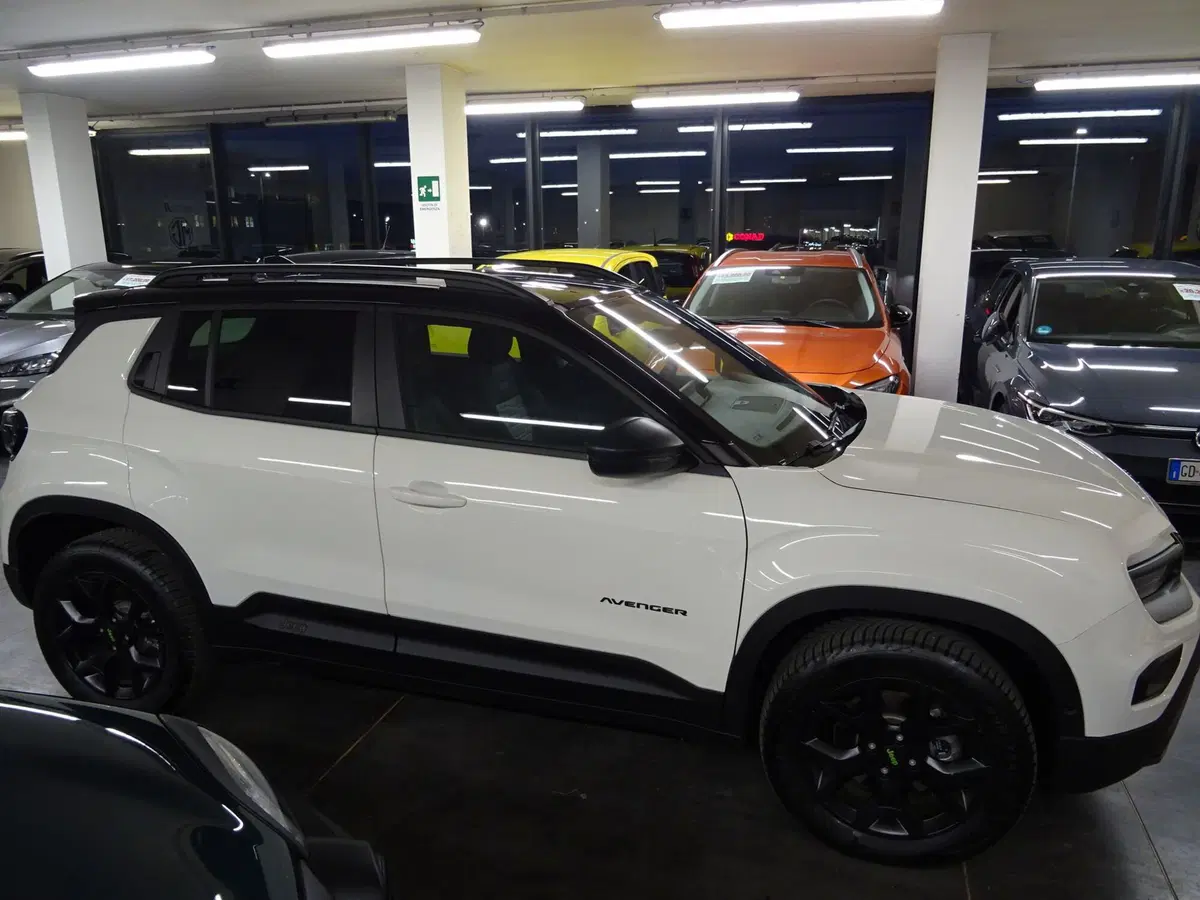 Jeep Avenger nuova a Lucca (6)