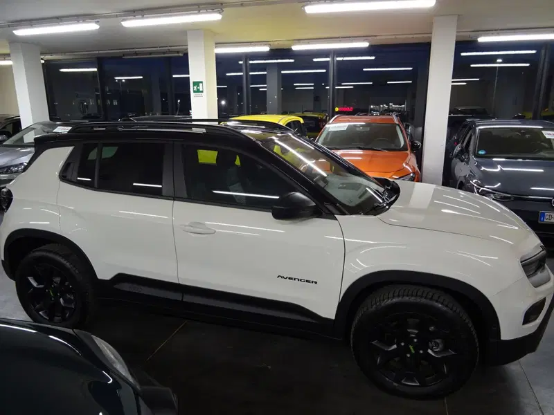 Jeep Avenger nuova a Lucca (6)
