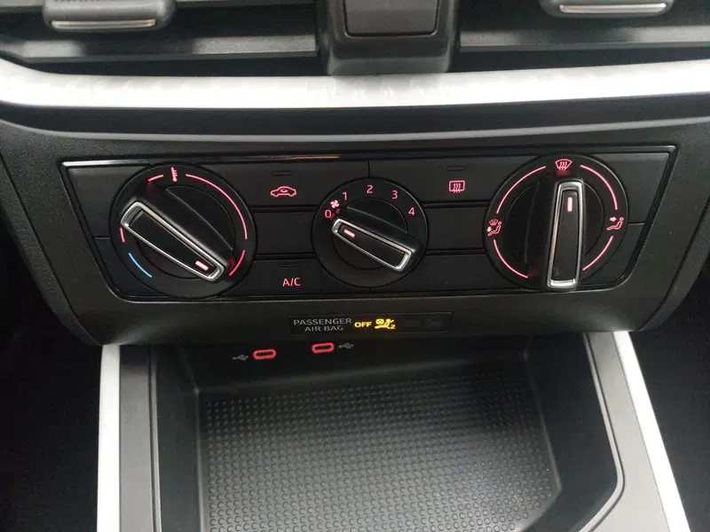 SEAT Arona usata a Bari (9)