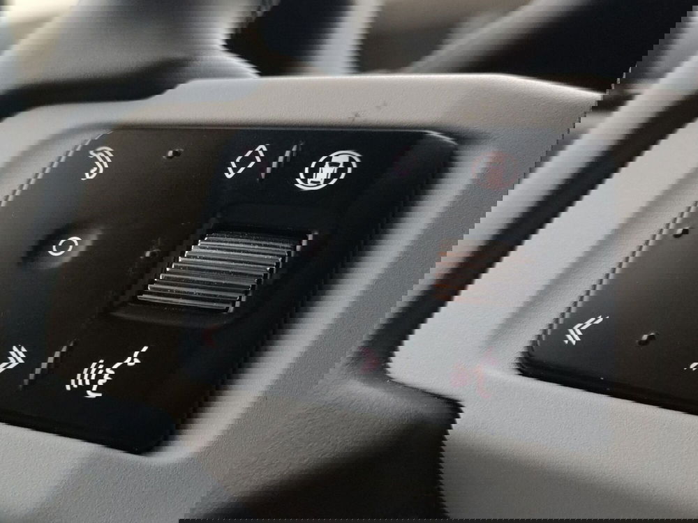 Land Rover Defender usata a Lecco (13)