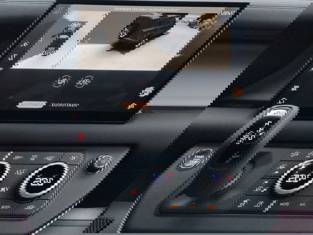 Land Rover Defender usata a Lecco (18)