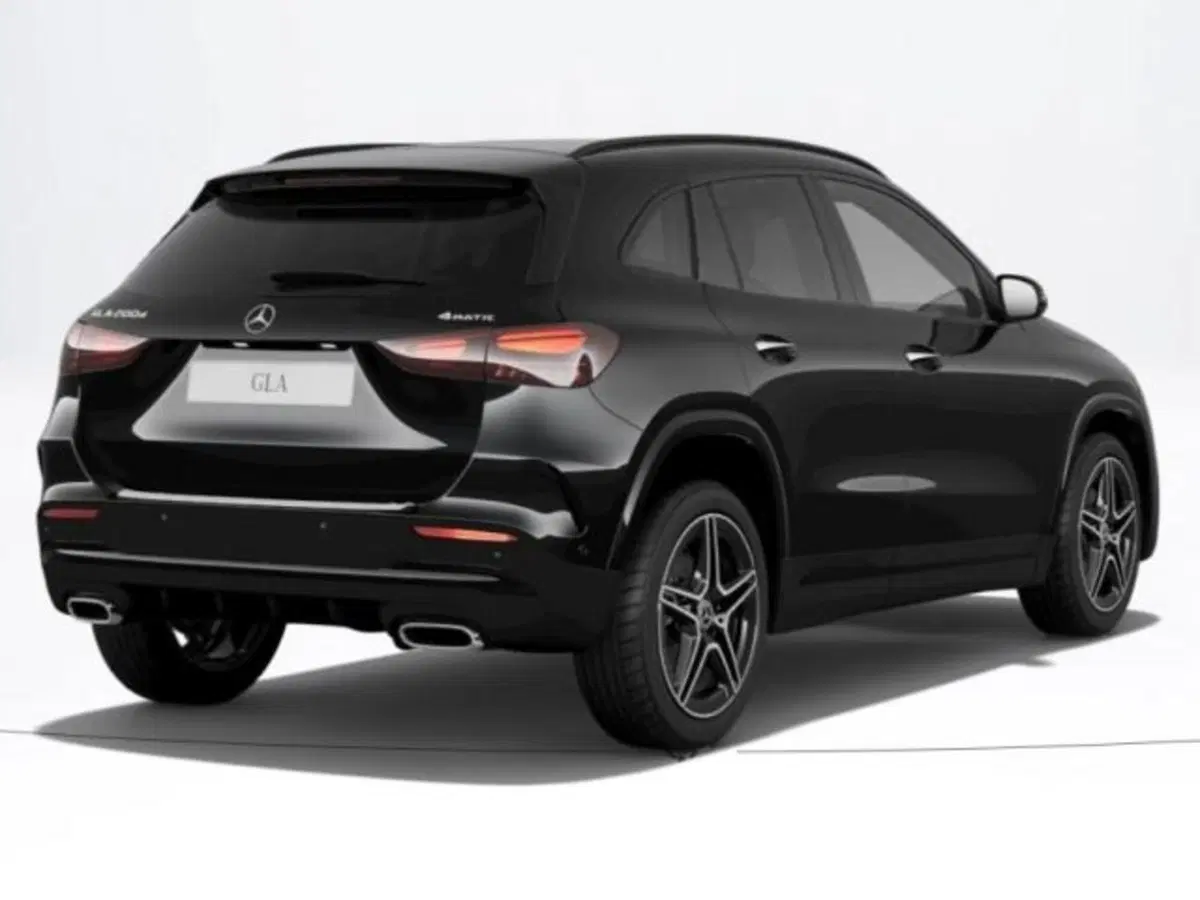 Mercedes-Benz GLA SUV nuova a Verona (2)