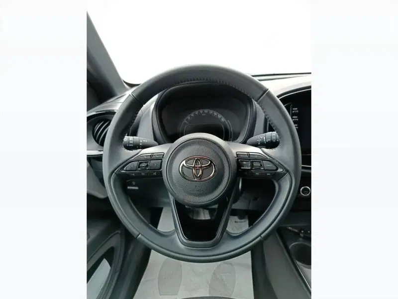 Toyota Aygo X usata a Monza e Brianza (8)