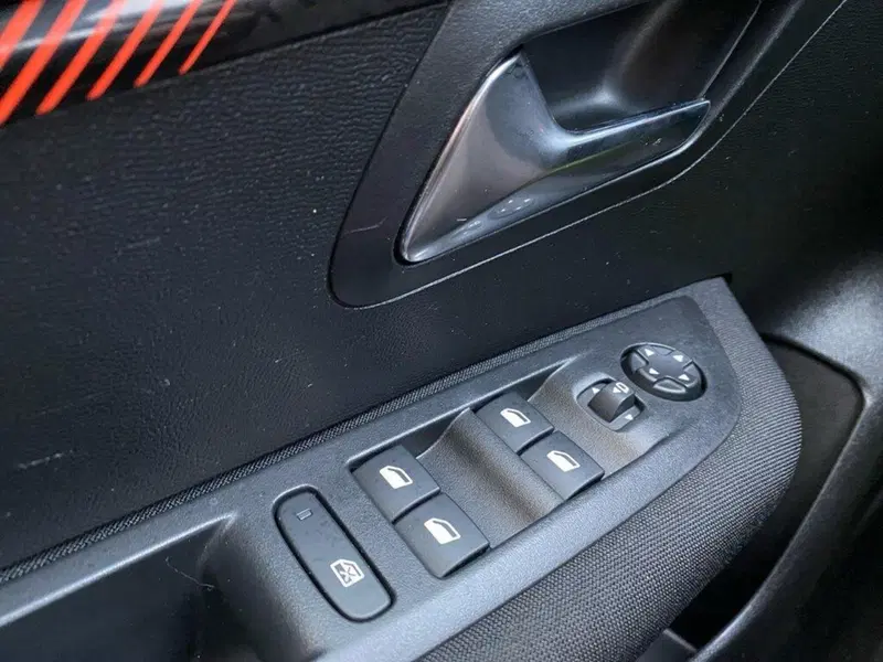 Peugeot 208 usata a Torino (13)