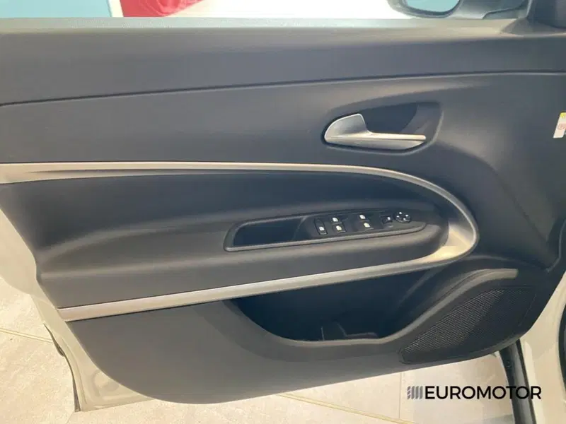 Jeep Avenger usata a Bari (11)