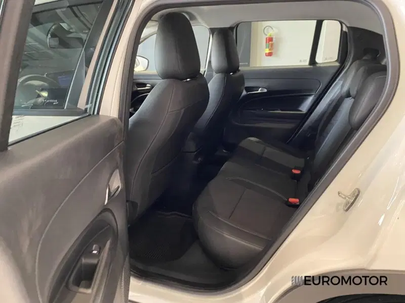Jeep Avenger usata a Bari (15)