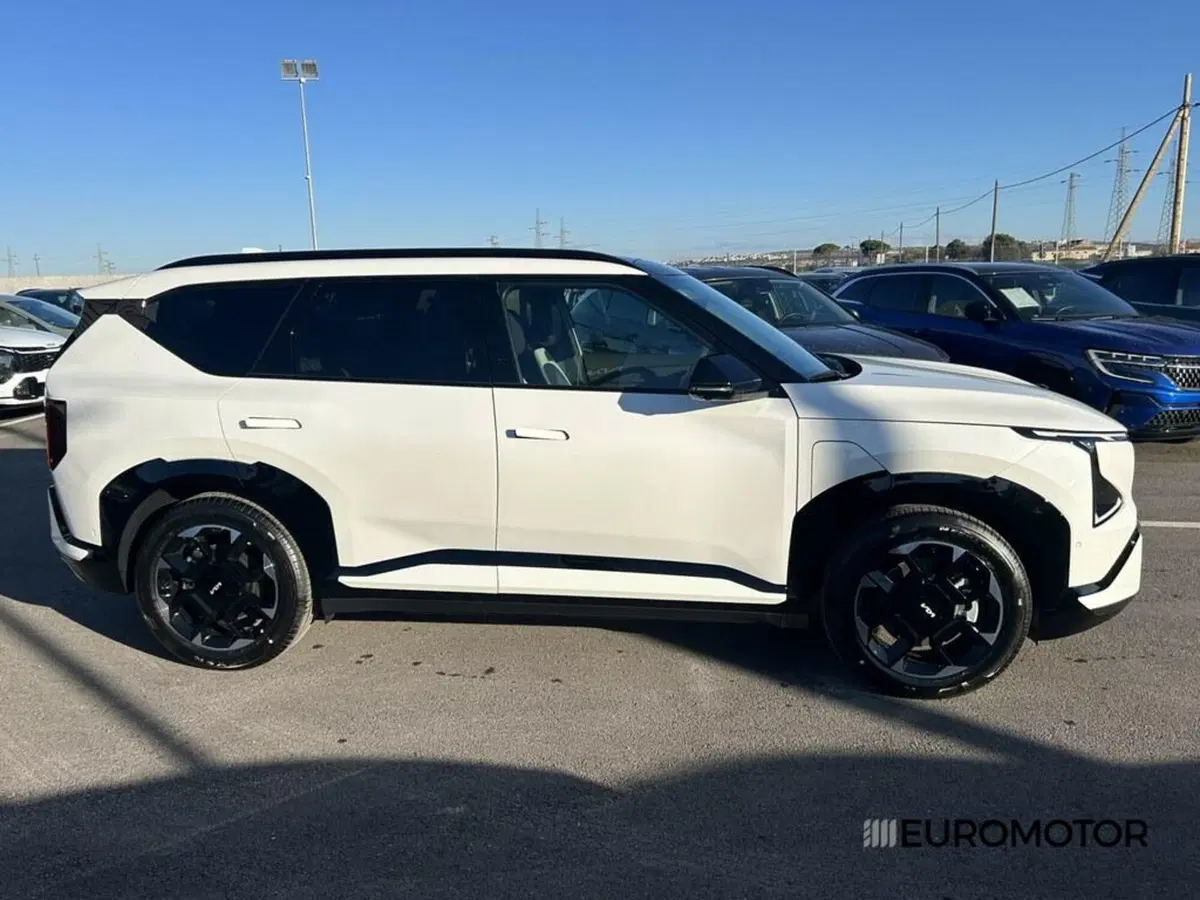 Kia EV5 nuova a Bari (4)