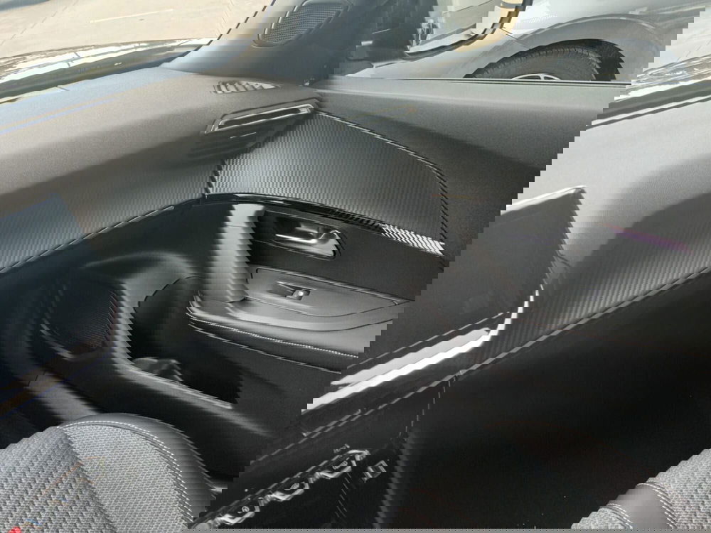 Peugeot 2008 nuova a Bari (10)