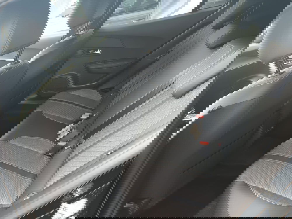 Peugeot 2008 nuova a Bari (15)