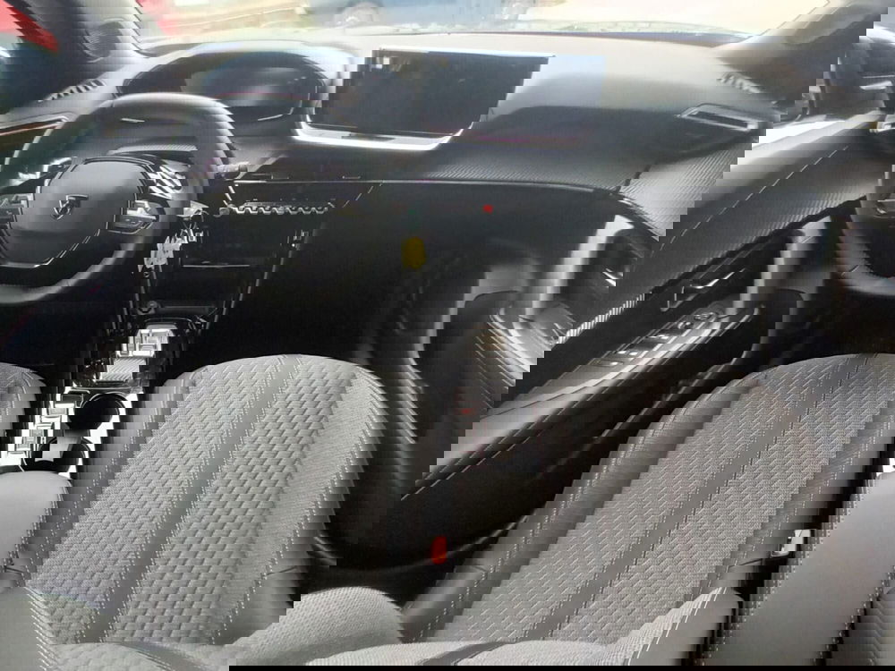 Peugeot 2008 nuova a Bari (8)