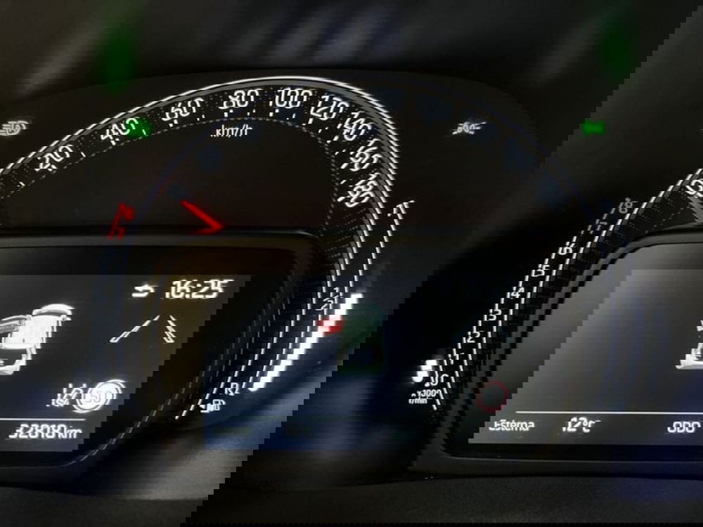 Toyota Aygo X usata a Prato (11)