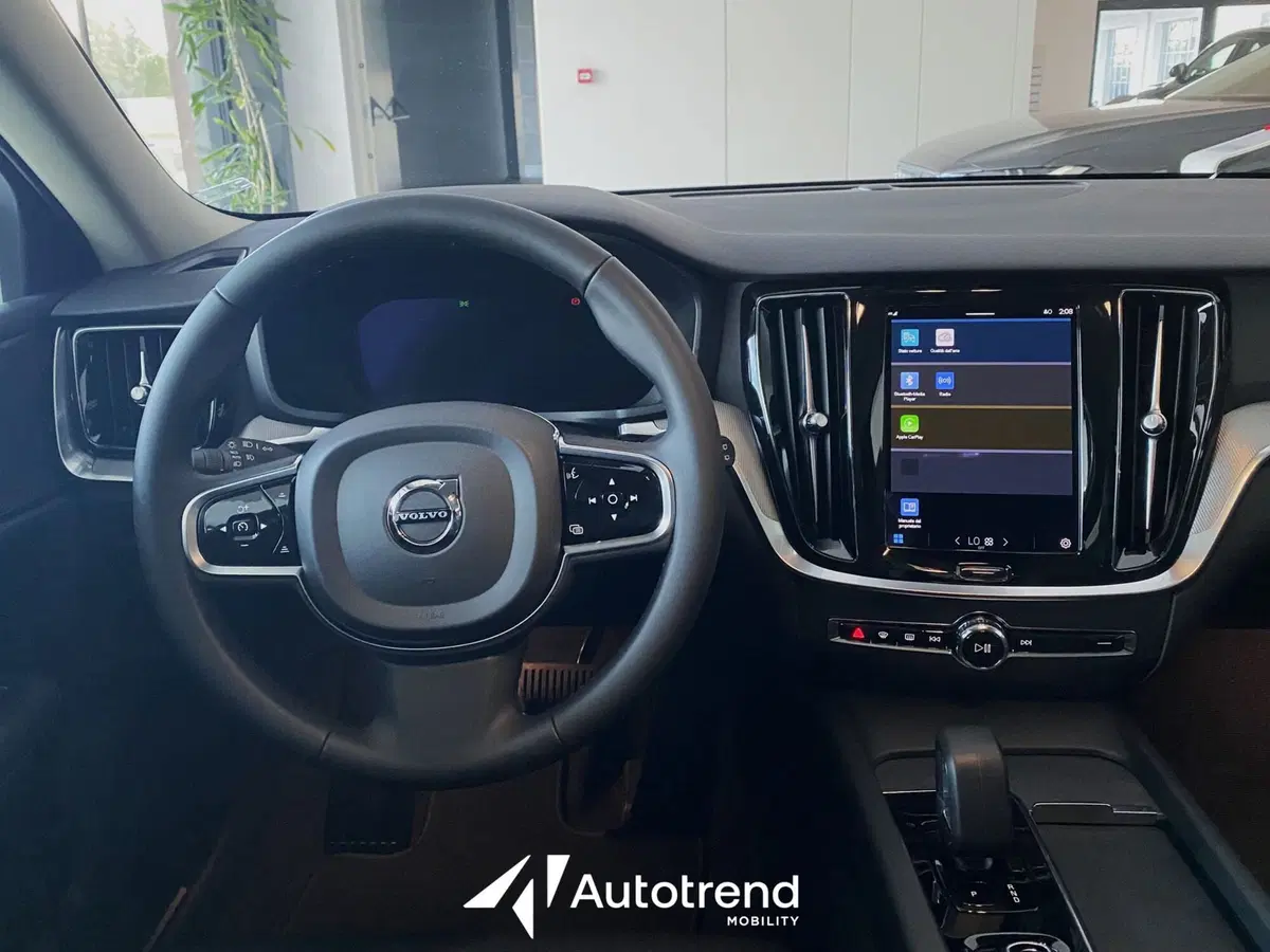 Volvo V60 nuova a Bari (11)