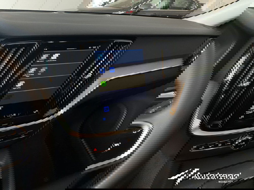 Volvo V60 nuova a Bari (13)
