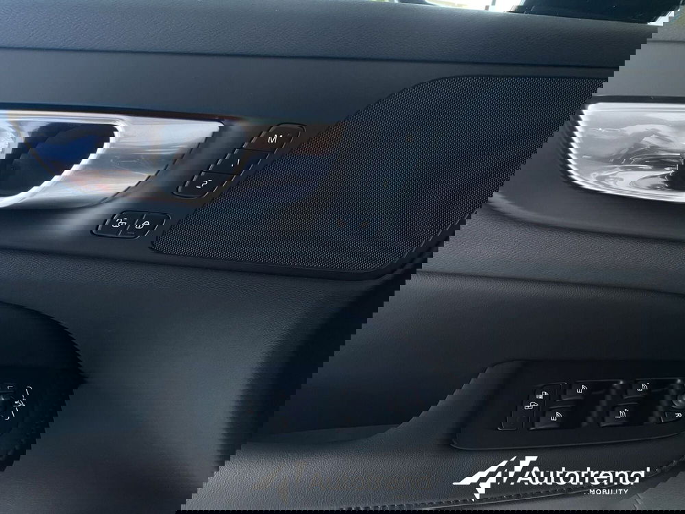 Volvo V60 nuova a Bari (15)