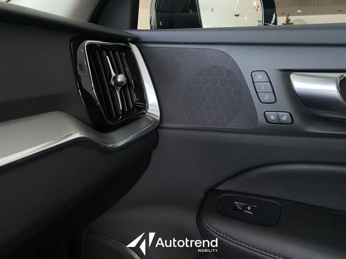 Volvo V60 nuova a Bari (16)