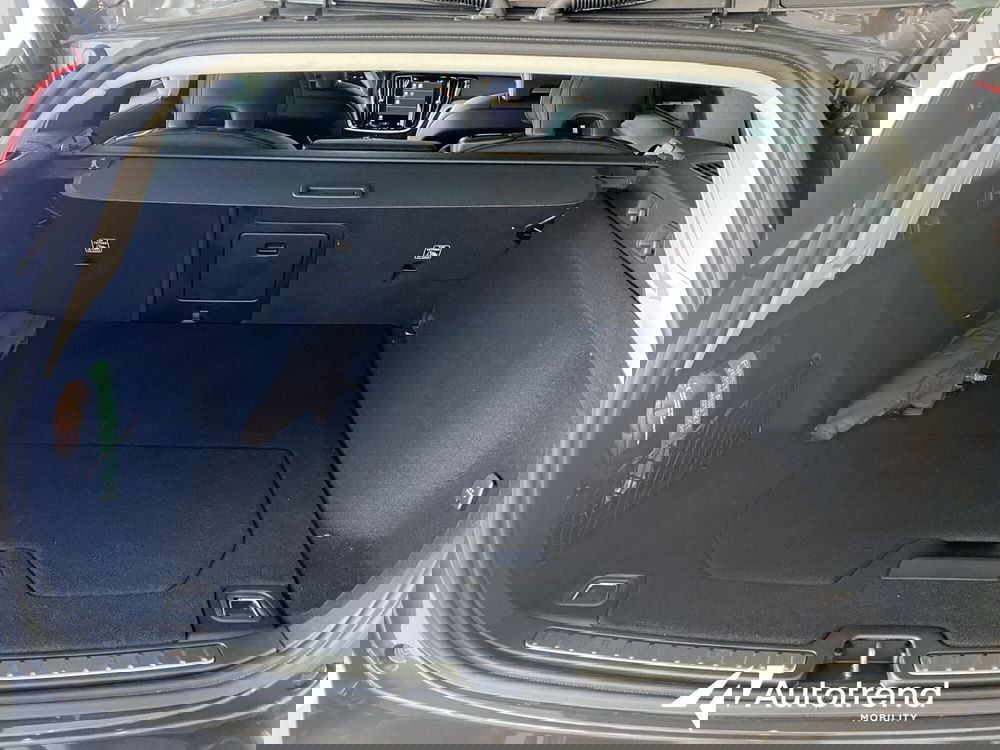 Volvo V60 nuova a Bari (18)