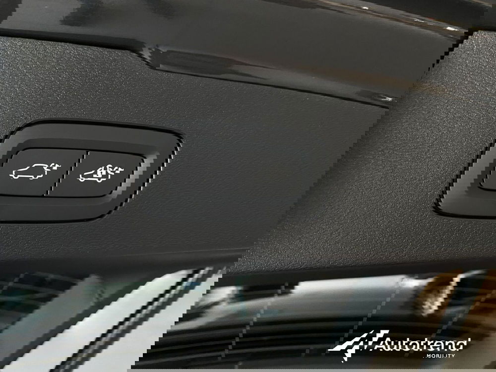 Volvo V60 nuova a Bari (19)