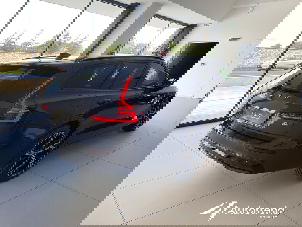 Volvo V60 nuova a Bari (2)