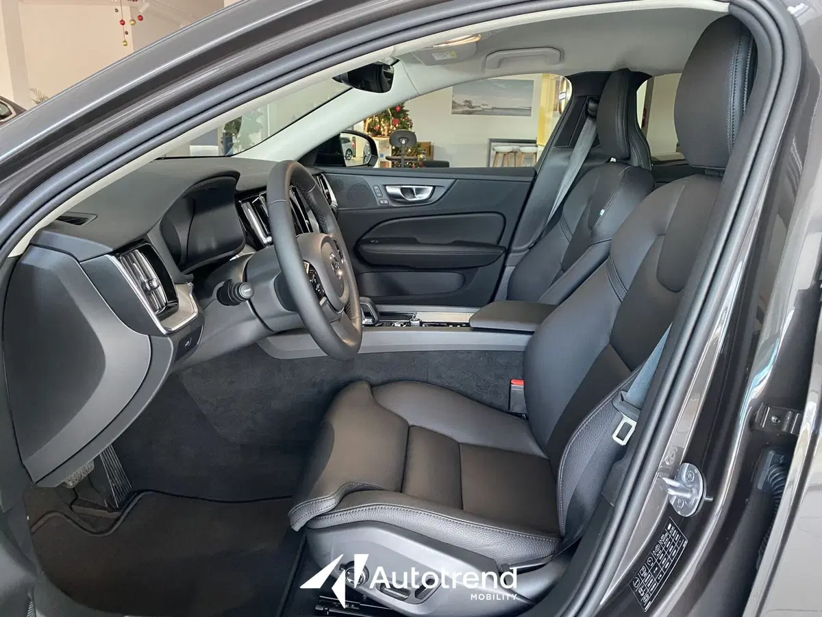 Volvo V60 nuova a Bari (6)