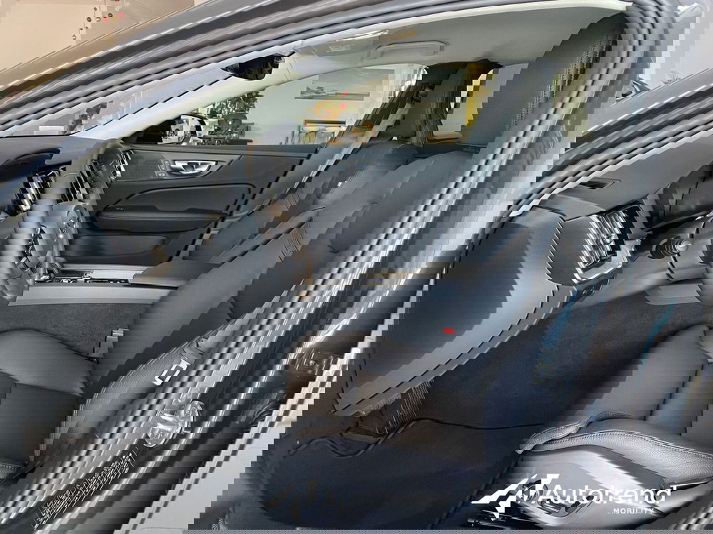 Volvo V60 nuova a Bari (6)