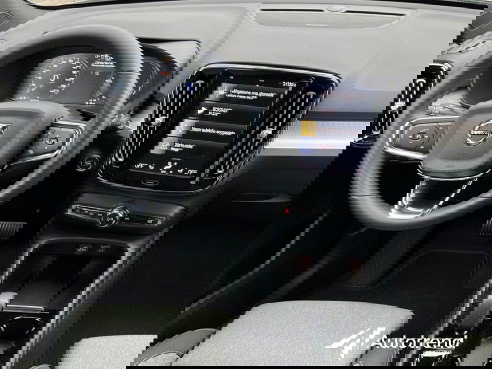 Volvo XC40 nuova a Bari (11)