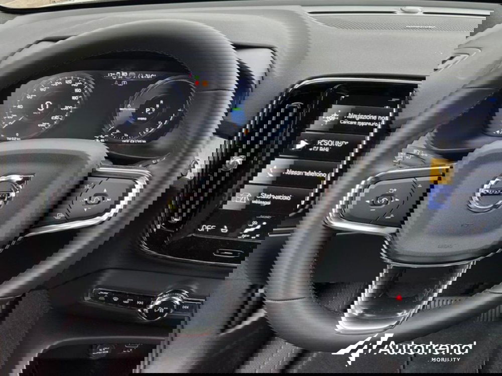 Volvo XC40 nuova a Bari (12)