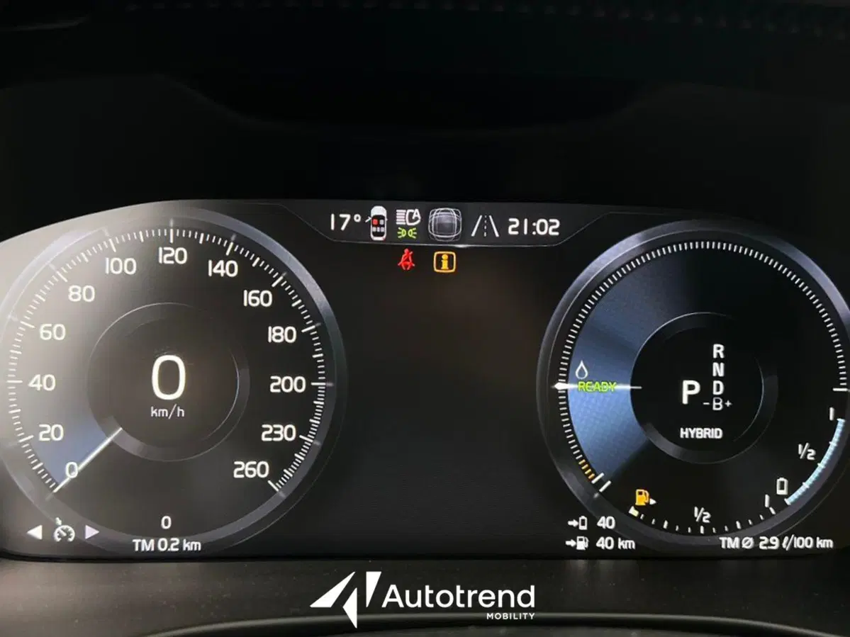 Volvo XC40 nuova a Bari (13)