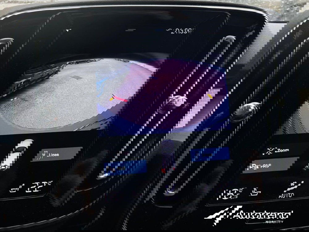 Volvo XC40 nuova a Bari (14)