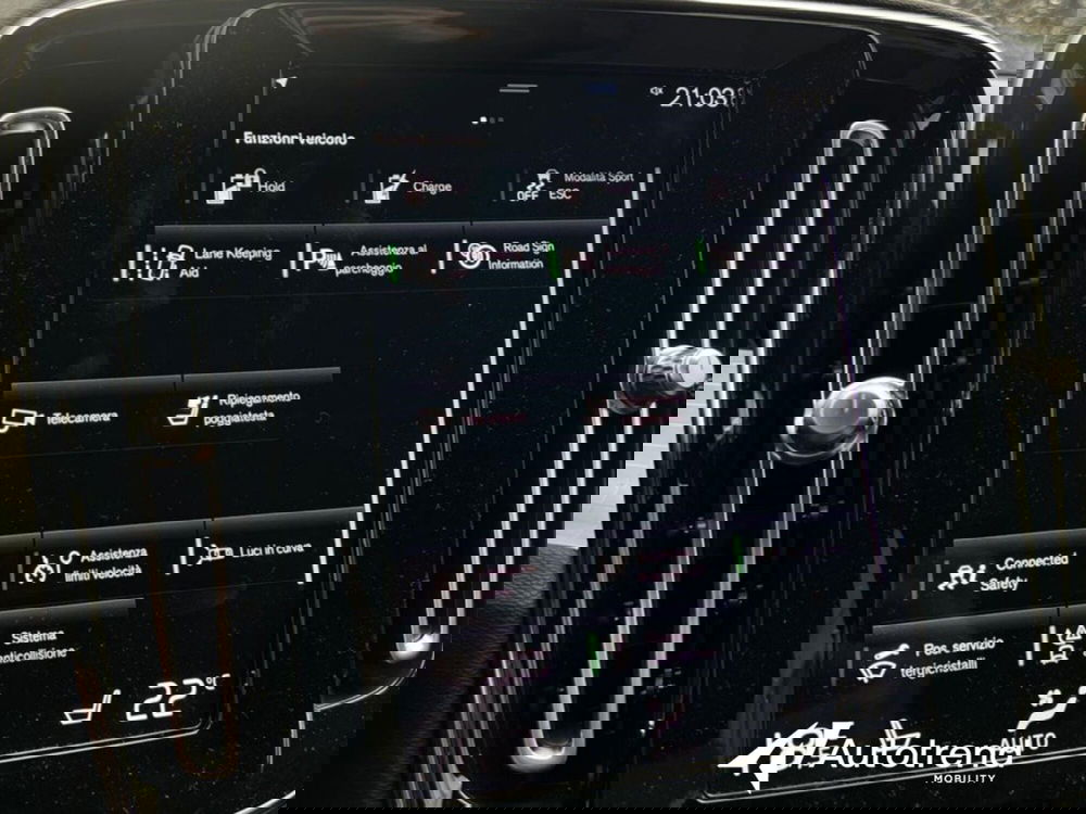 Volvo XC40 nuova a Bari (16)