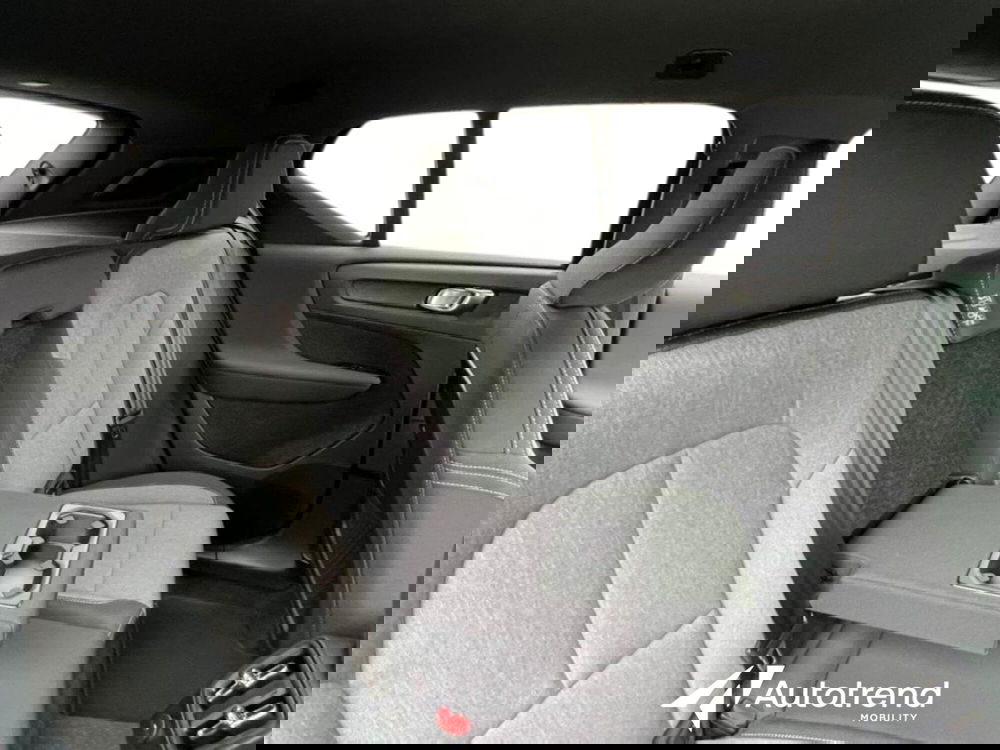 Volvo XC40 nuova a Bari (19)