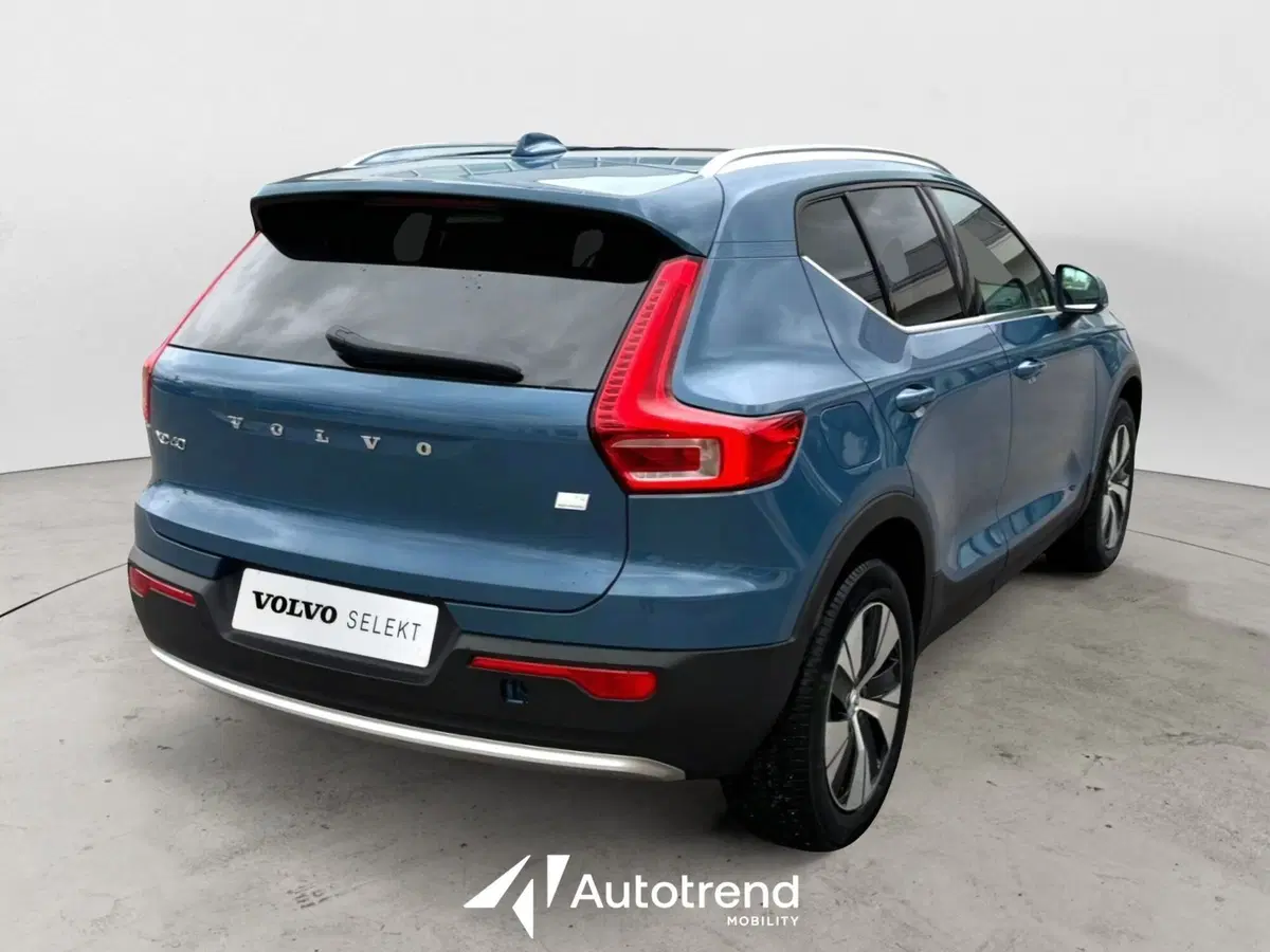 Volvo XC40 nuova a Bari (2)