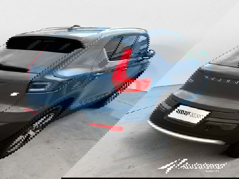 Volvo XC40 nuova a Bari (2)