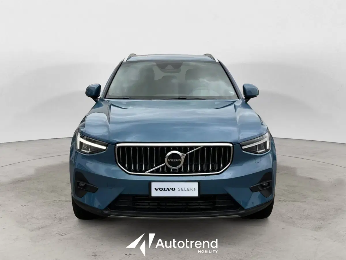 Volvo XC40 nuova a Bari (3)