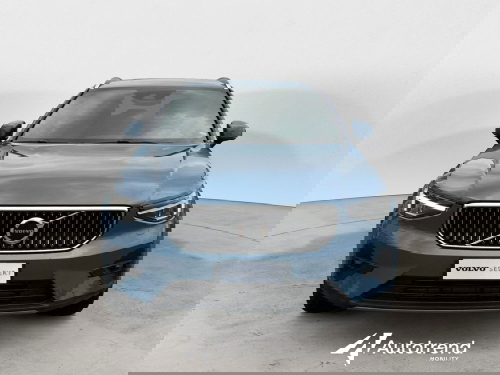 Volvo XC40 nuova a Bari (3)