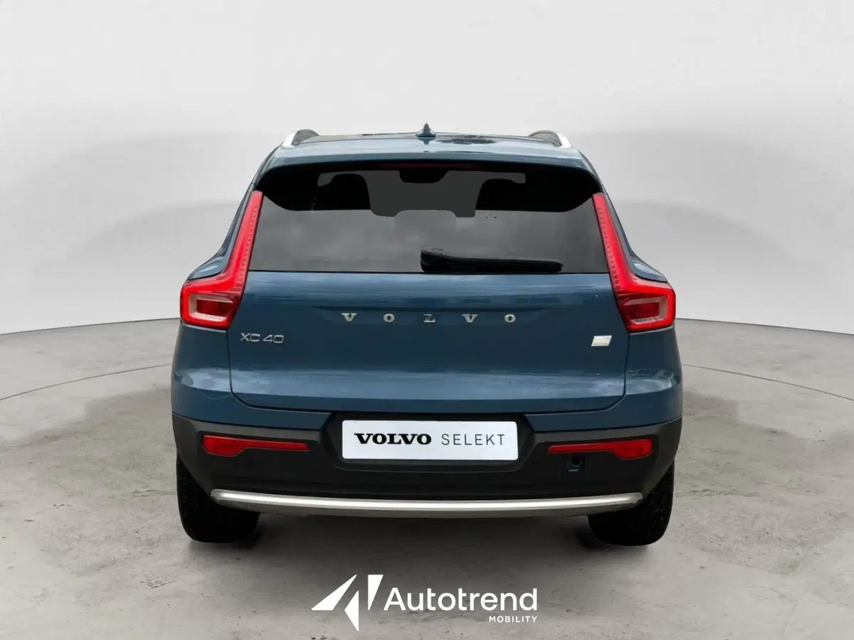 Volvo XC40 nuova a Bari (4)