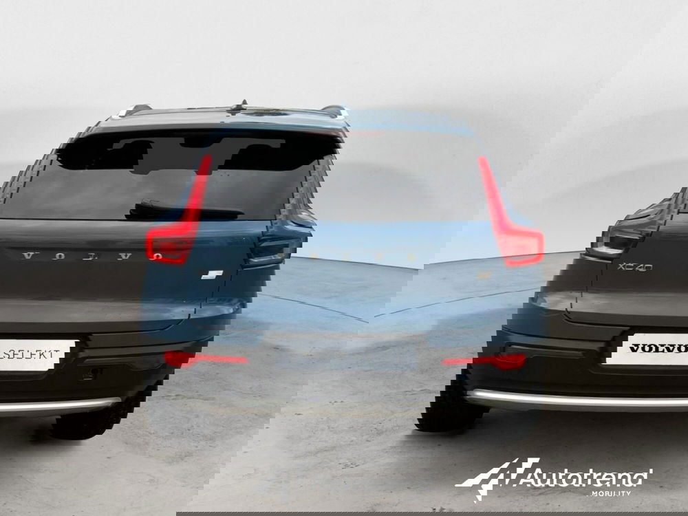 Volvo XC40 nuova a Bari (4)