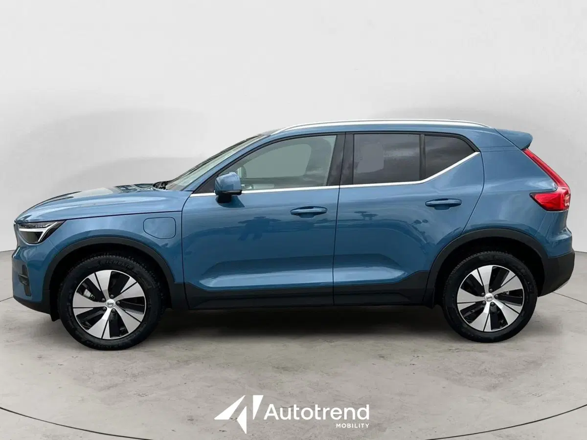 Volvo XC40 nuova a Bari (5)