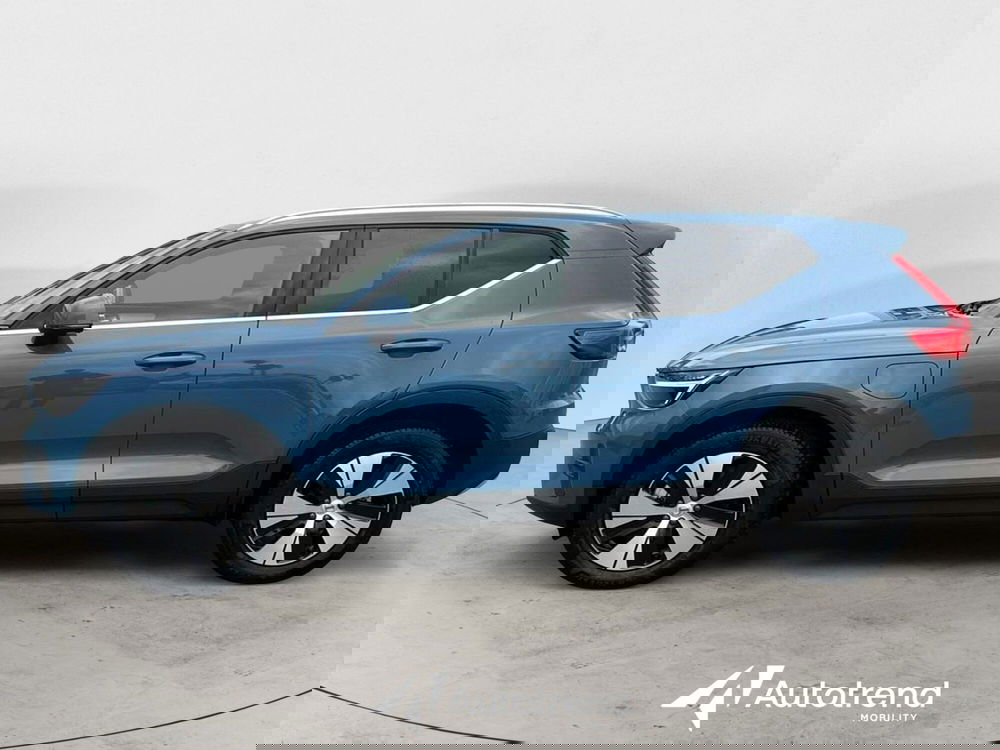 Volvo XC40 nuova a Bari (5)