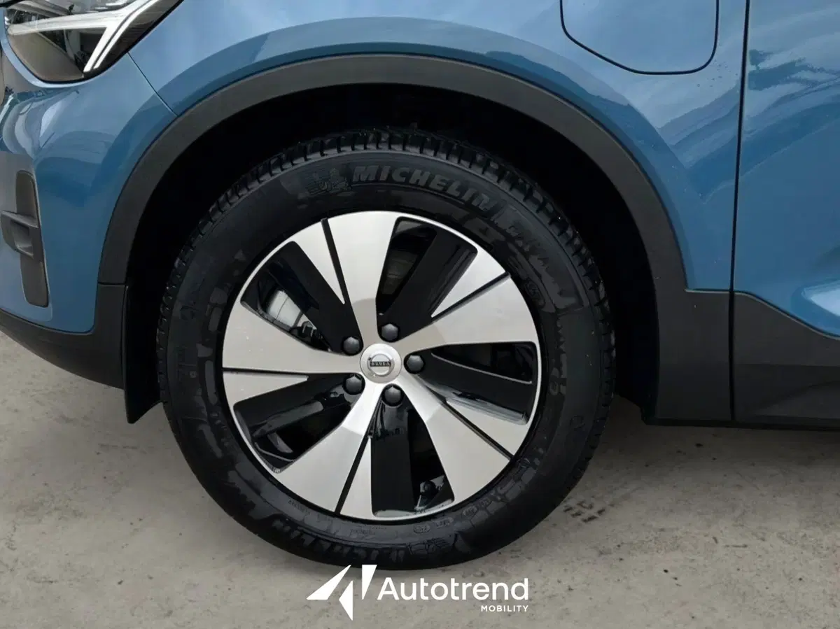 Volvo XC40 nuova a Bari (6)