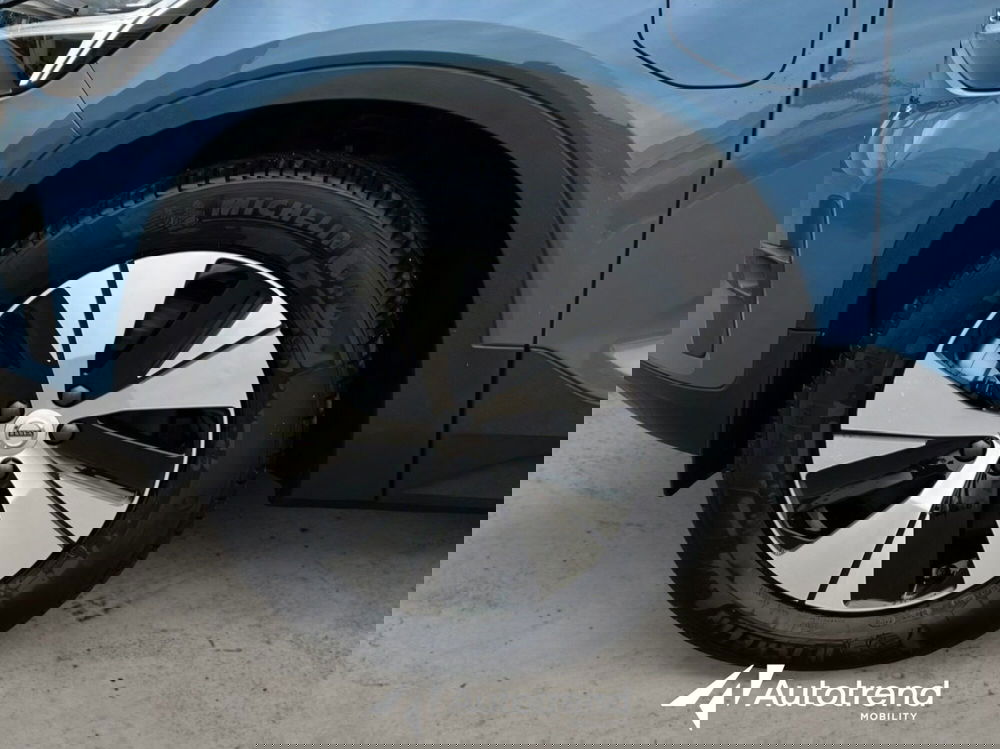 Volvo XC40 nuova a Bari (6)