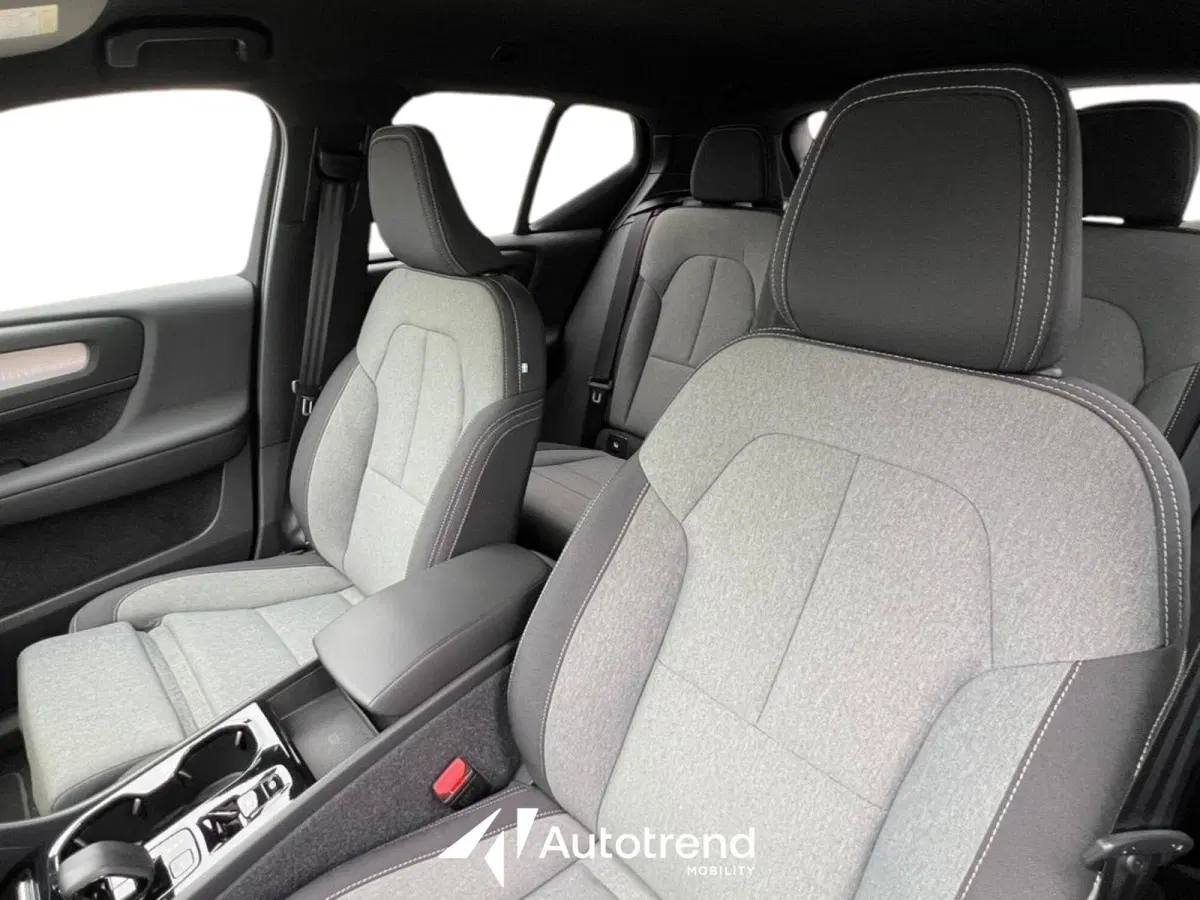 Volvo XC40 nuova a Bari (7)