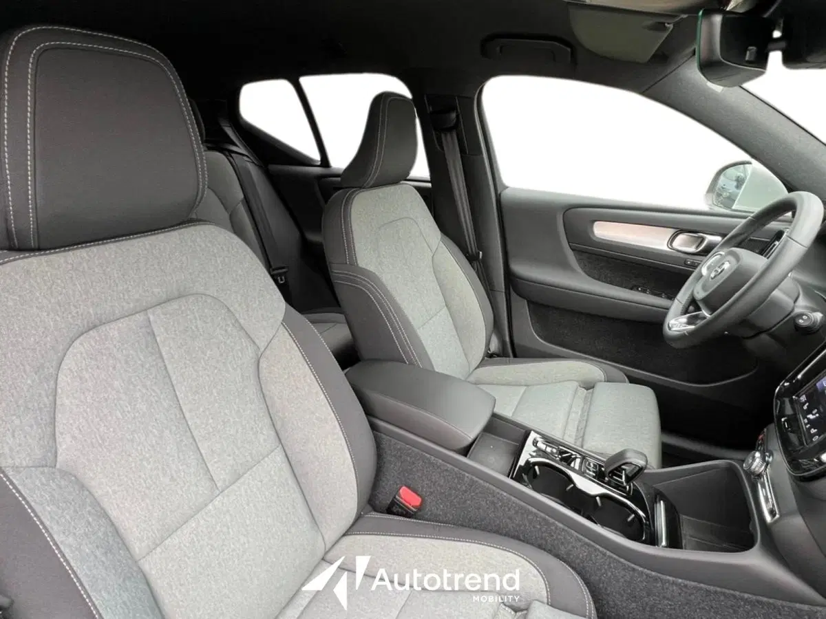 Volvo XC40 nuova a Bari (9)