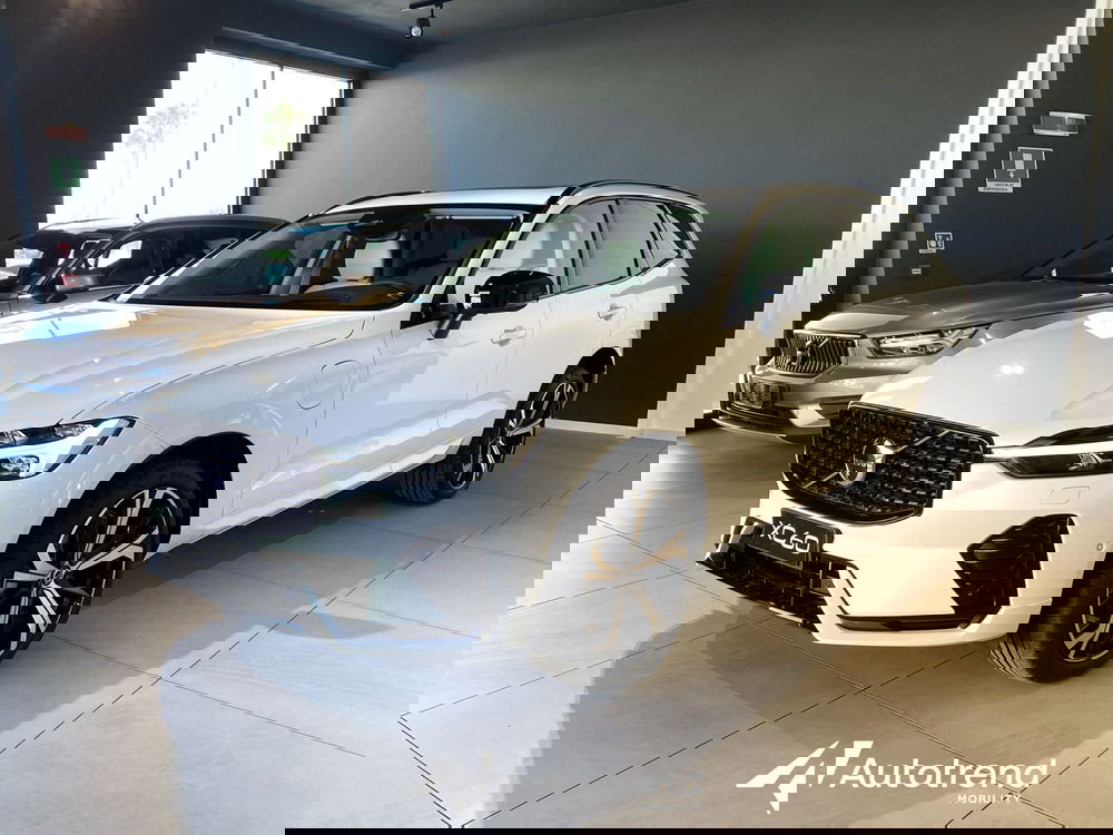 Volvo XC60 nuova a Bari