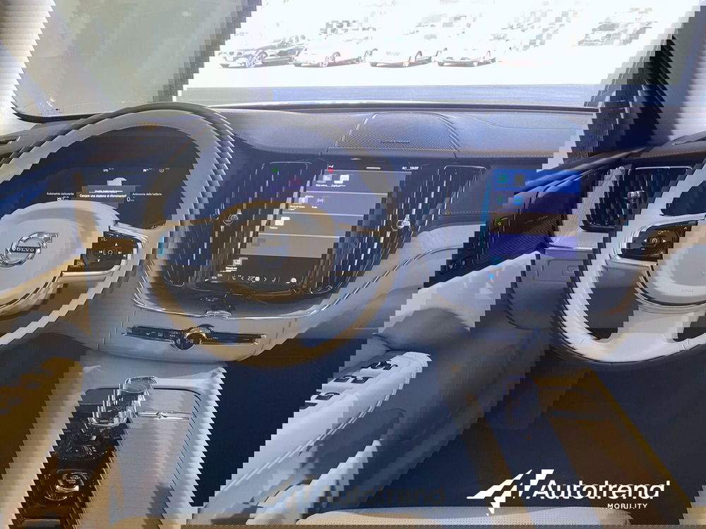 Volvo XC60 nuova a Bari (13)