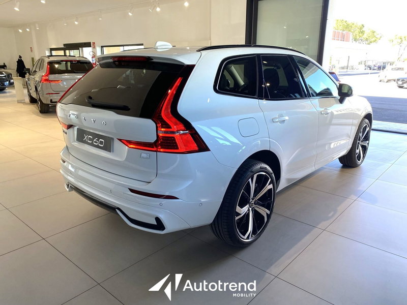 Volvo XC60 nuova a Bari (2)