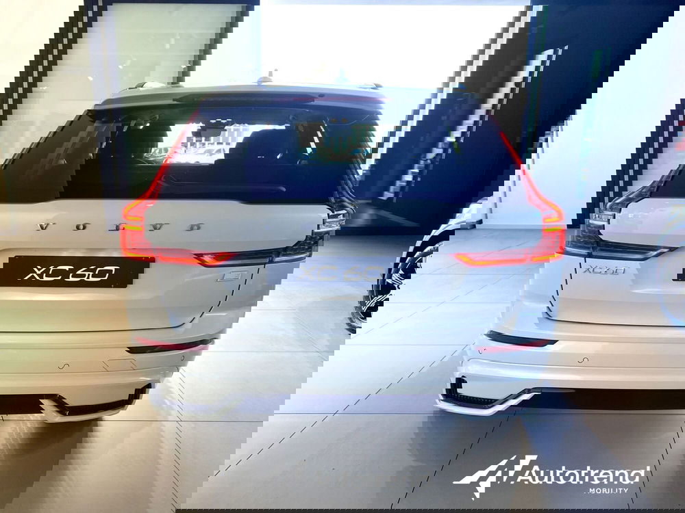 Volvo XC60 nuova a Bari (4)