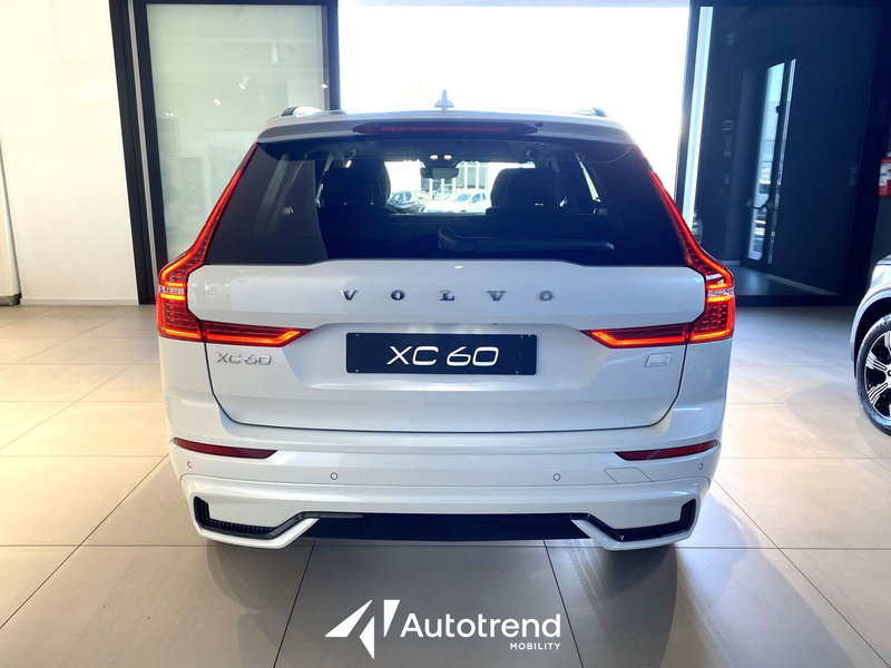 Volvo XC60 nuova a Bari (4)
