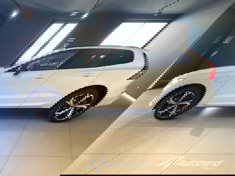 Volvo XC60 nuova a Bari (5)