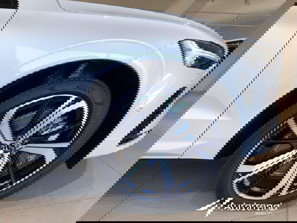 Volvo XC60 nuova a Bari (6)